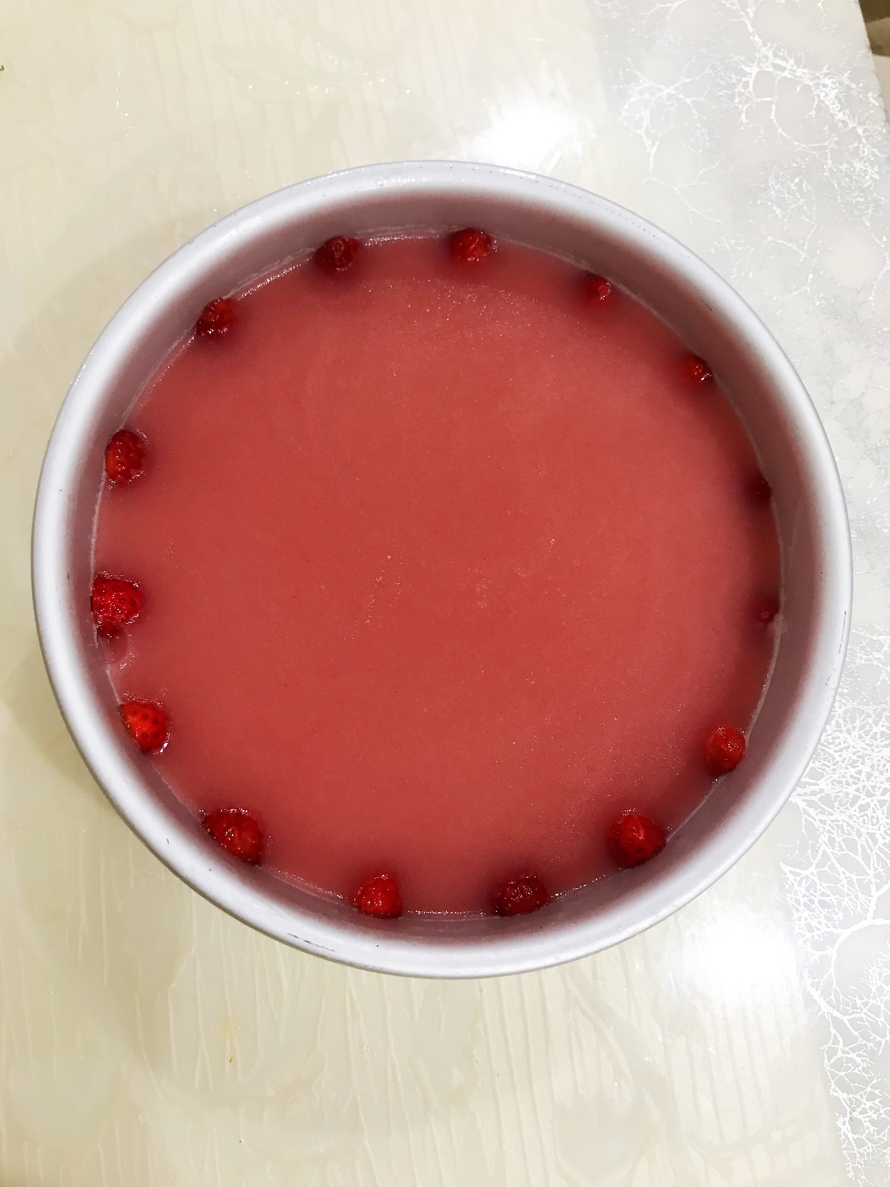 8寸低脂草莓酸奶慕斯蛋糕（无需烤箱）的做法 步骤6
