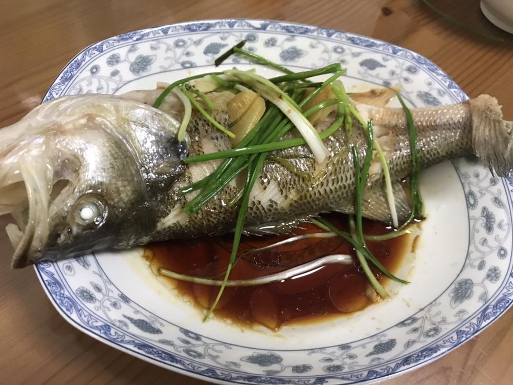 清蒸鲈鱼（简易万能蒸鱼法）