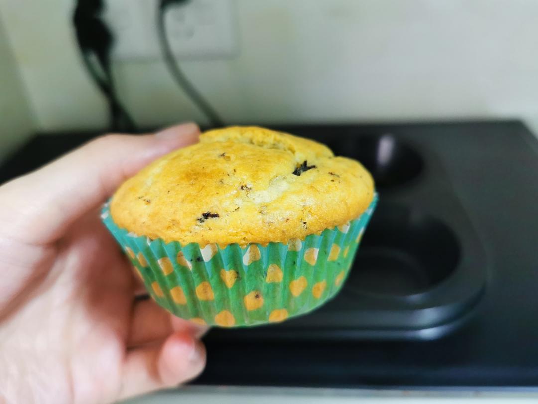 只需搅拌入烤箱的香蕉麦芬