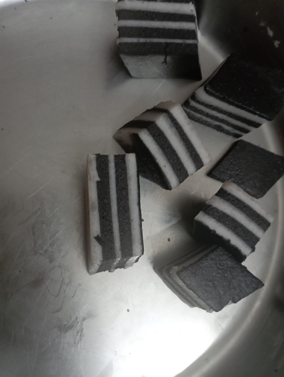 黑芝麻千层马蹄糕