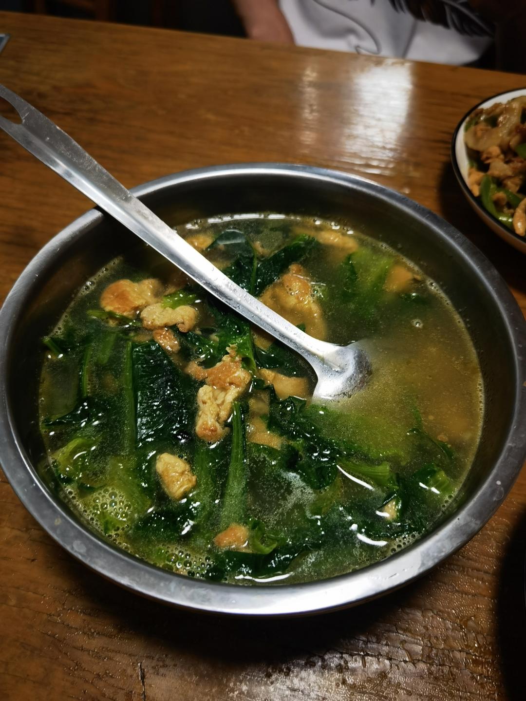 【快手菜】煎蛋油麦菜汤