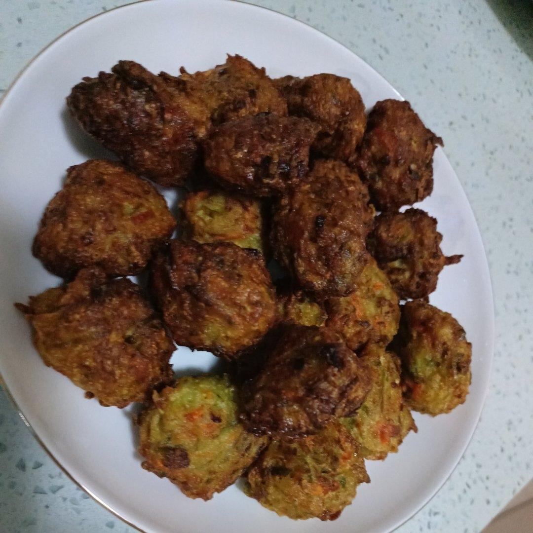 油炸萝卜丝肉丸子