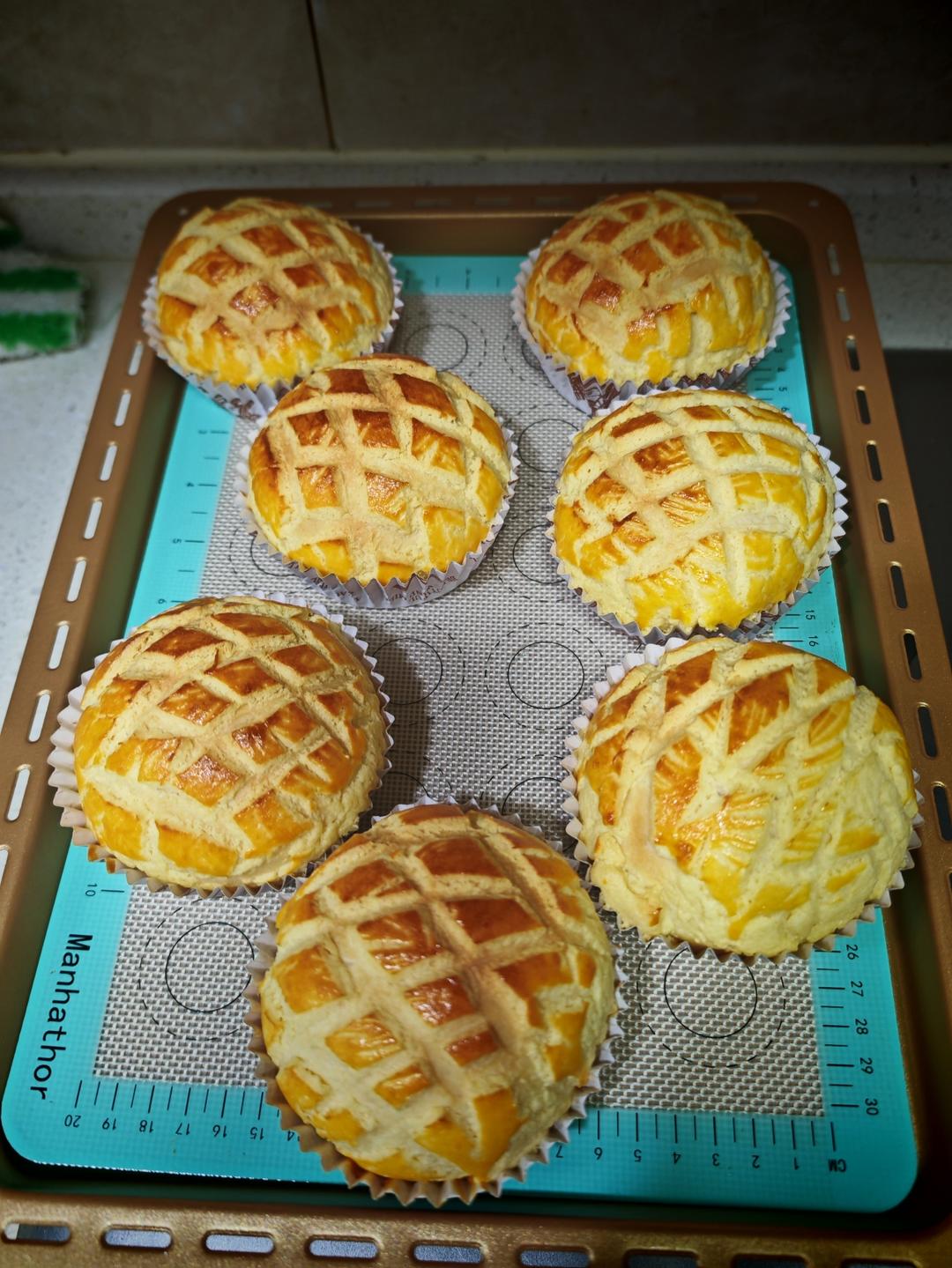 好吃到炸裂的港式菠萝包（附带制作酥皮的小视频）