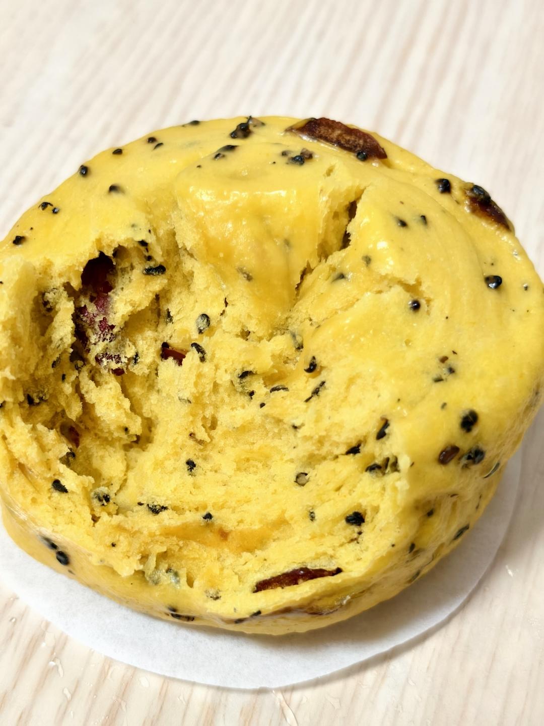 不加一滴水的南瓜开花馒头，纯南瓜泥和面，无需泡打粉，枣香浓郁个个开花