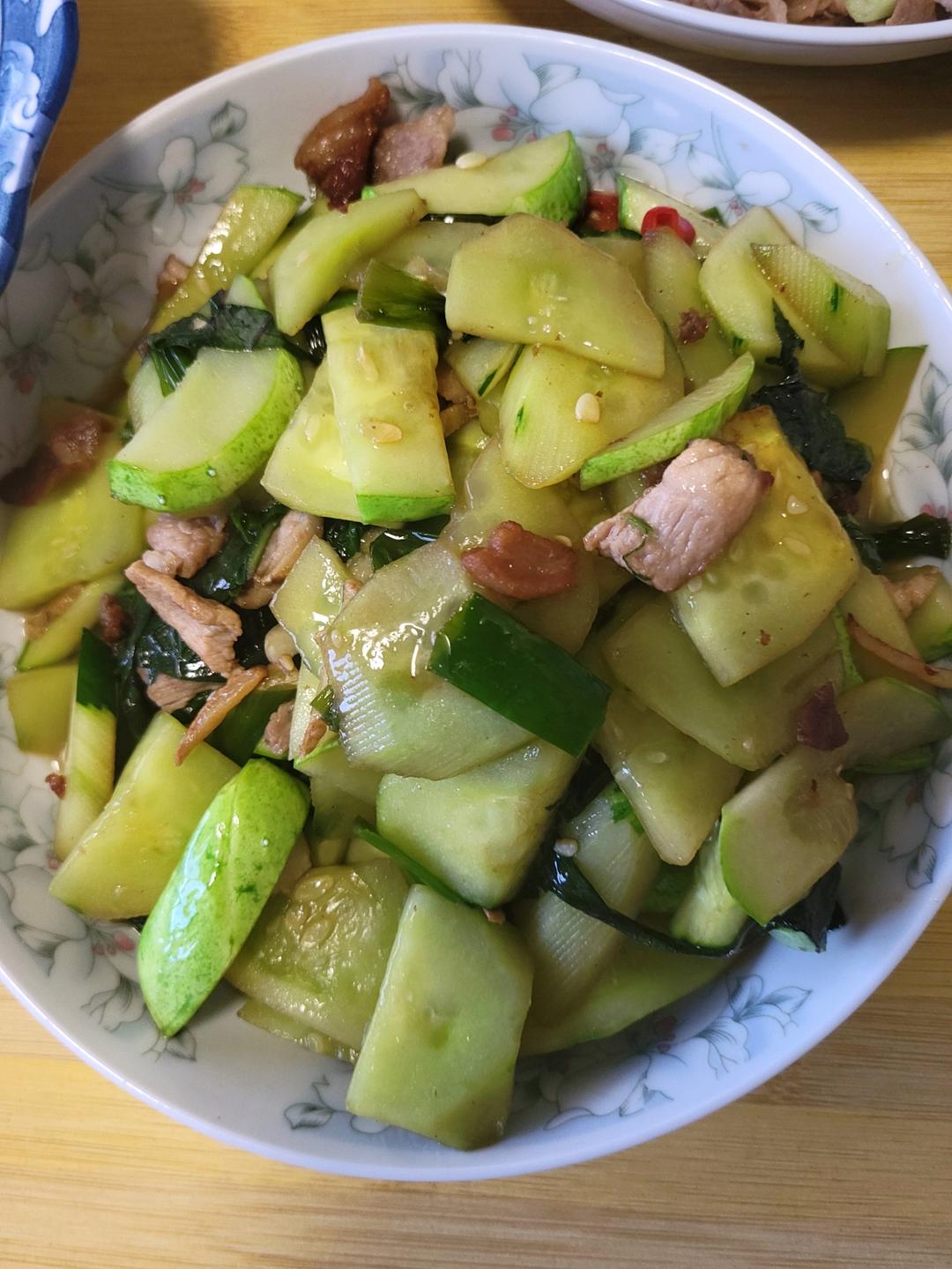 紫苏黄瓜炒肉