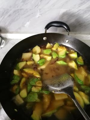 云南菜：小瓜焖洋芋的做法 步骤4