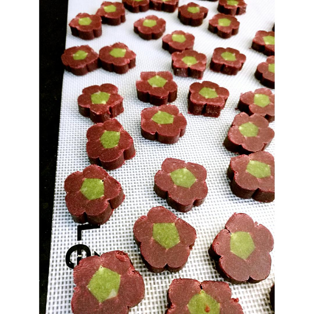 适合初学烘焙的童鞋做的零难度的——手工双色花朵饼干