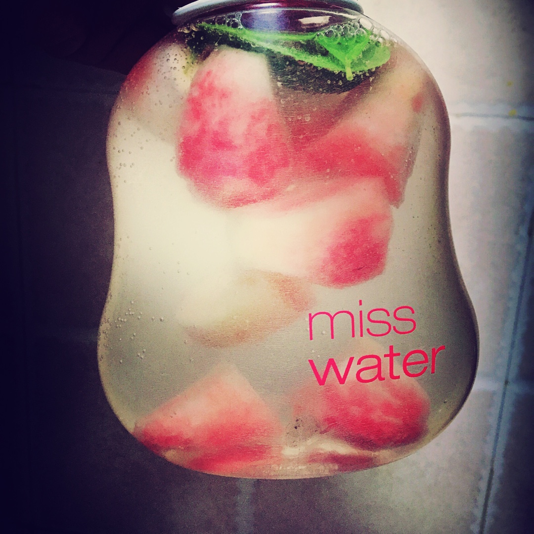 夏日清凉桃子汽水