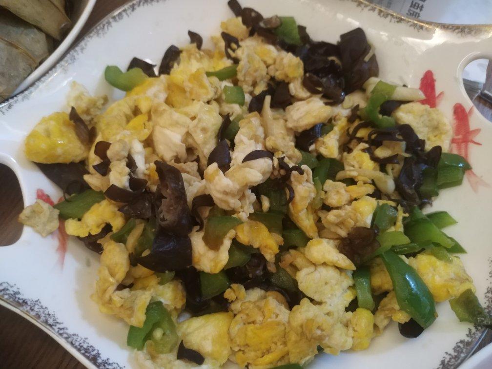 黑木耳青椒炒鸡蛋（营养又下饭）