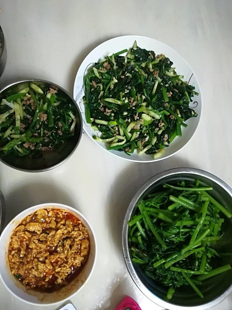 凉拌花生米菠菜