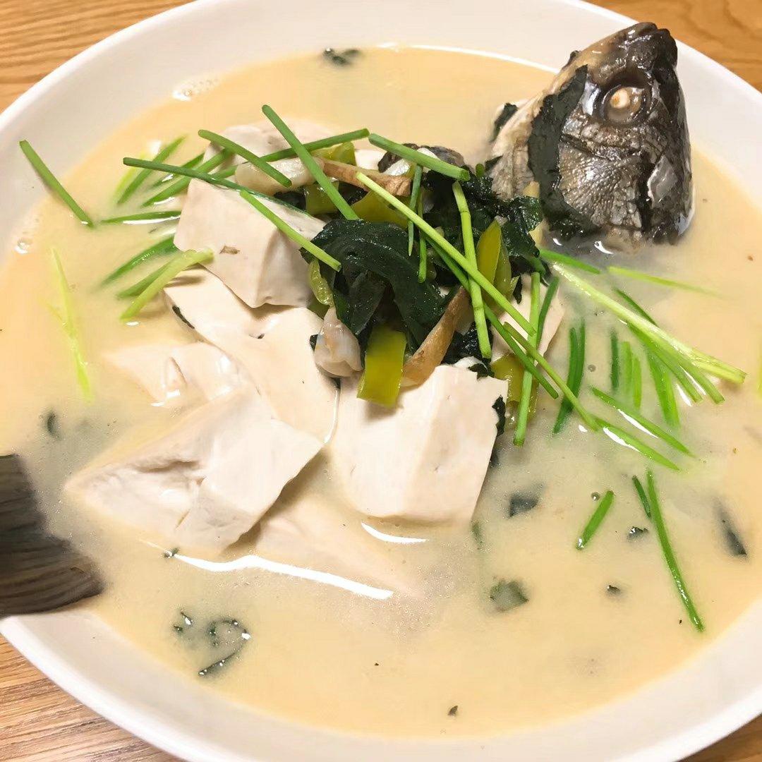 鲫鱼豆腐汤