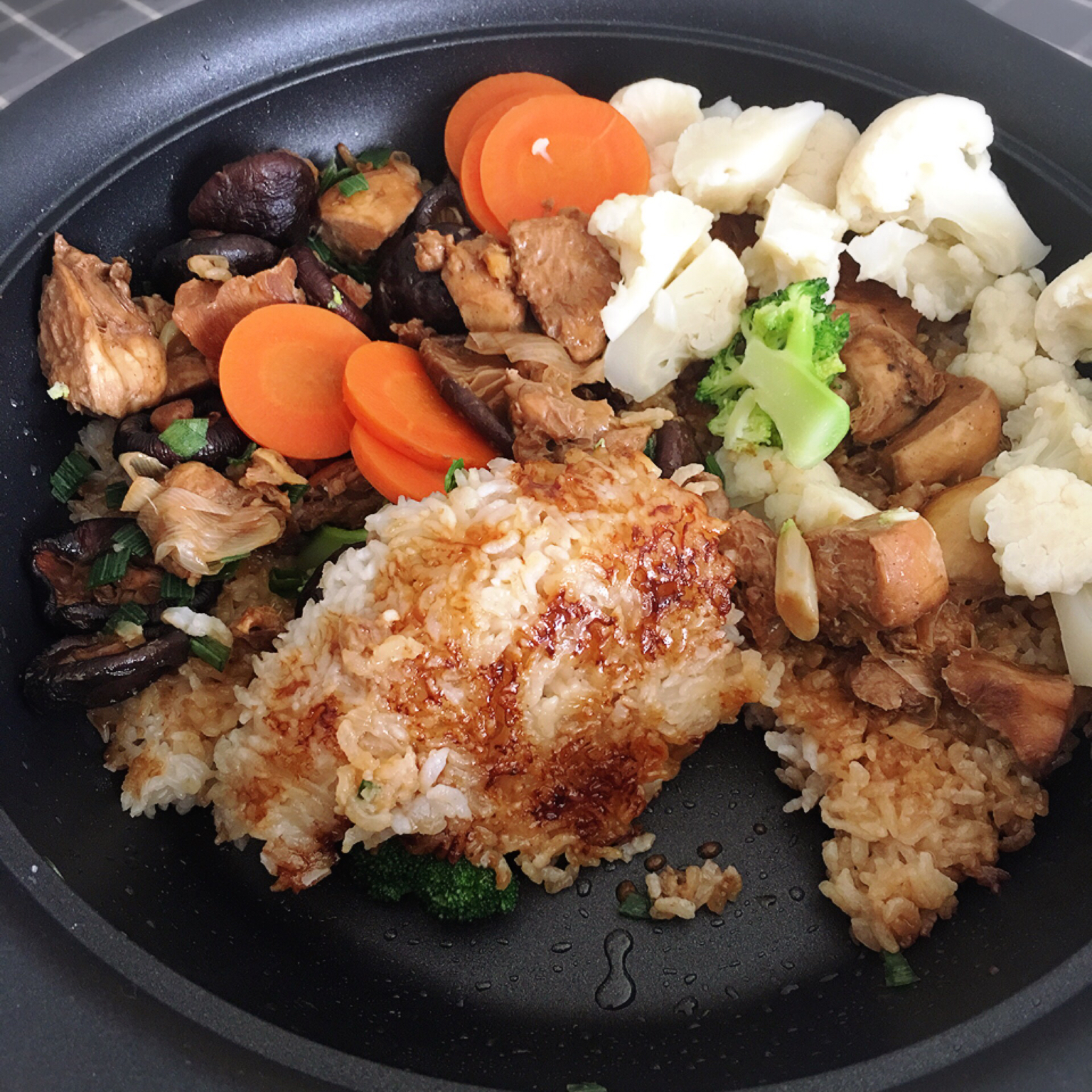香菇滑鸡煲仔饭