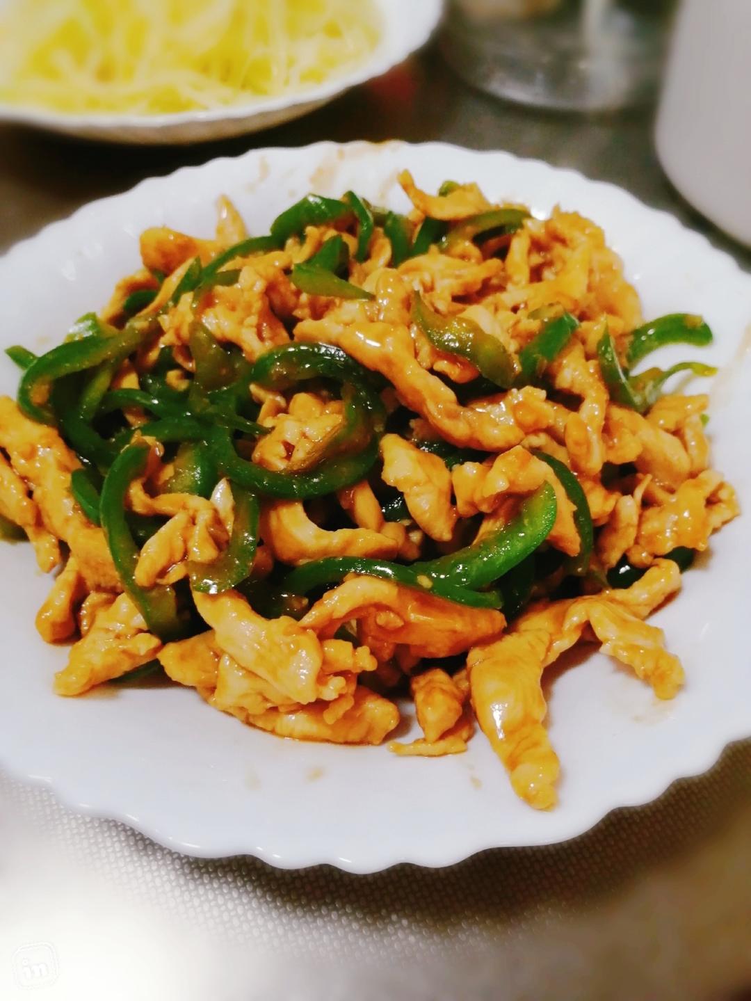 巨好吃的青椒炒鸡胸肉丝，超下饭