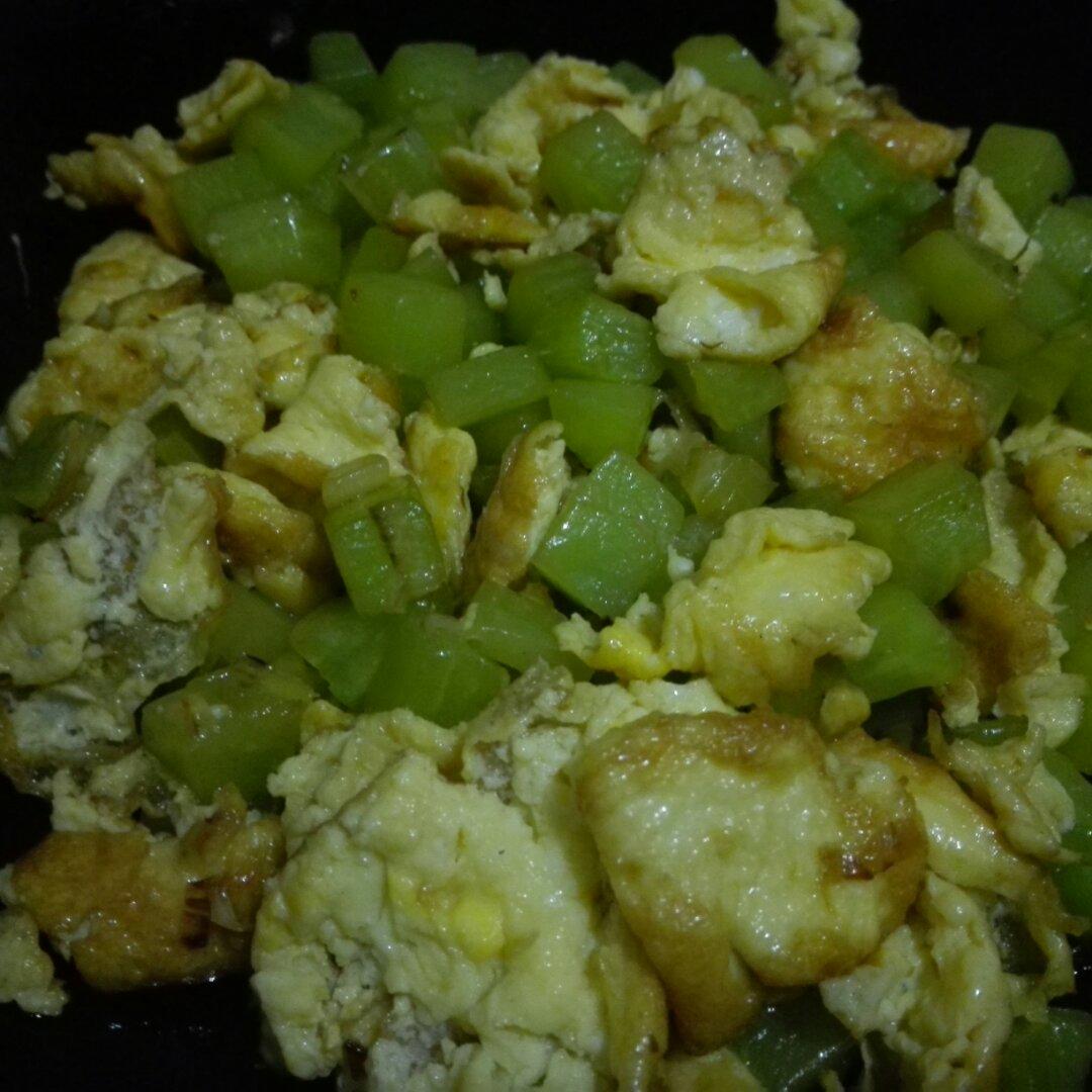 莴笋炒鸡蛋