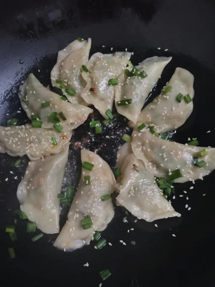 家常版快手煎饺(真的10分钟搞定)