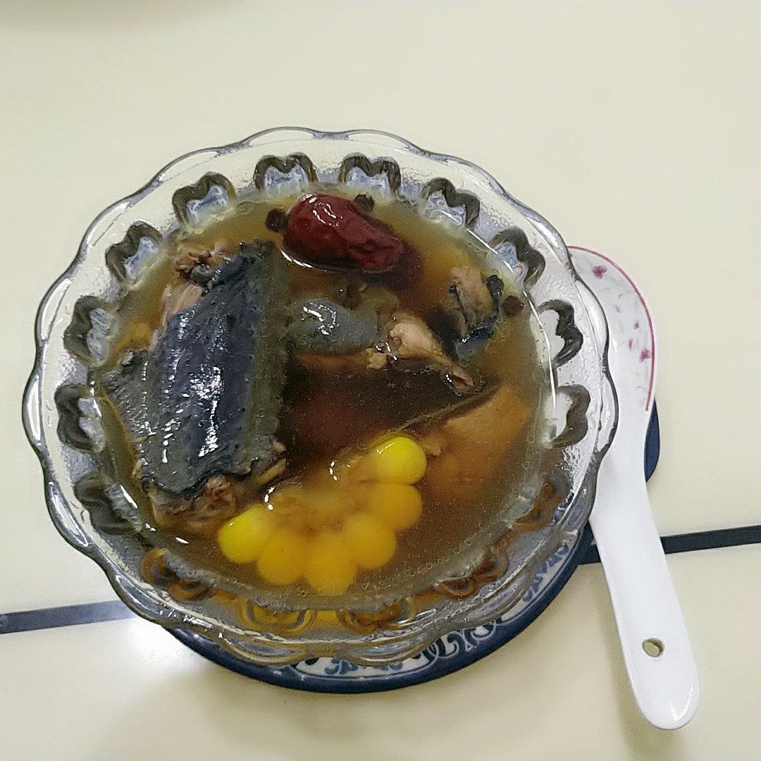 清炖乌鸡汤