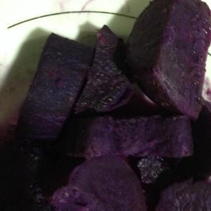 辅食梨子紫薯泥的做法 步骤2