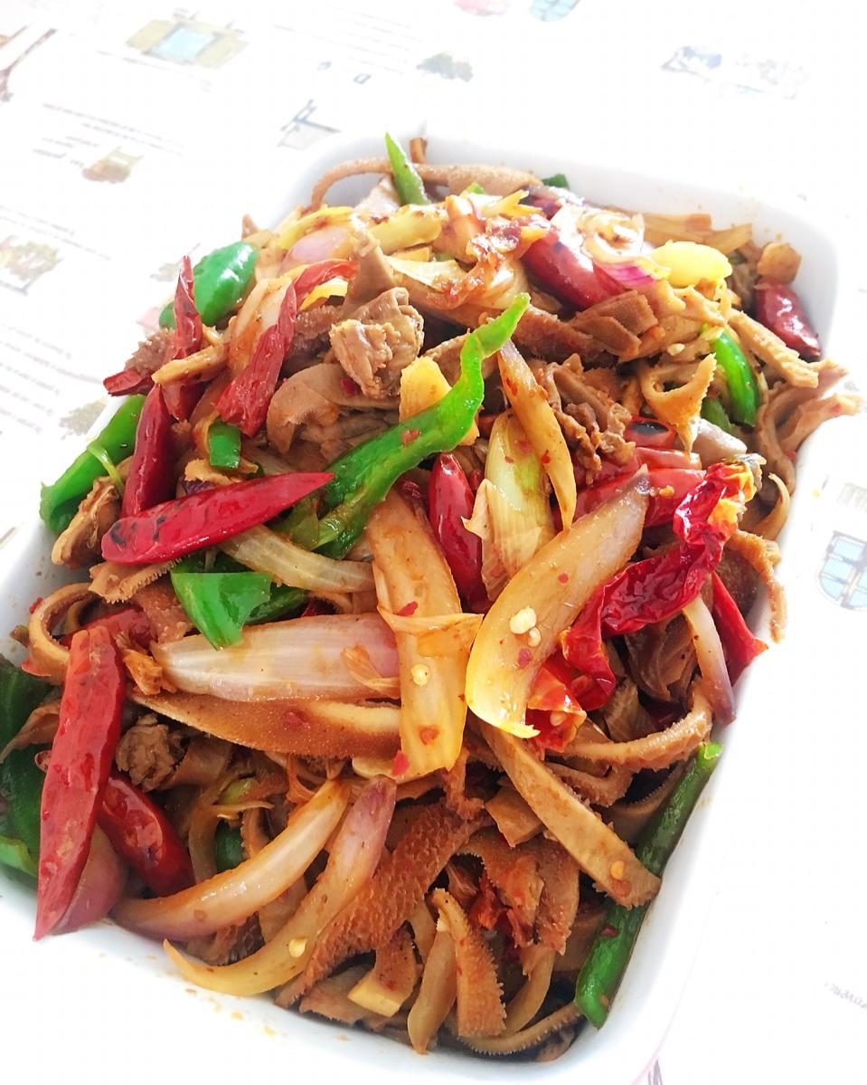 家常菜 爆炒羊肚 空白_htms做的爆炒羊肚 赞 羊肚,干红辣椒皮,青椒,葱