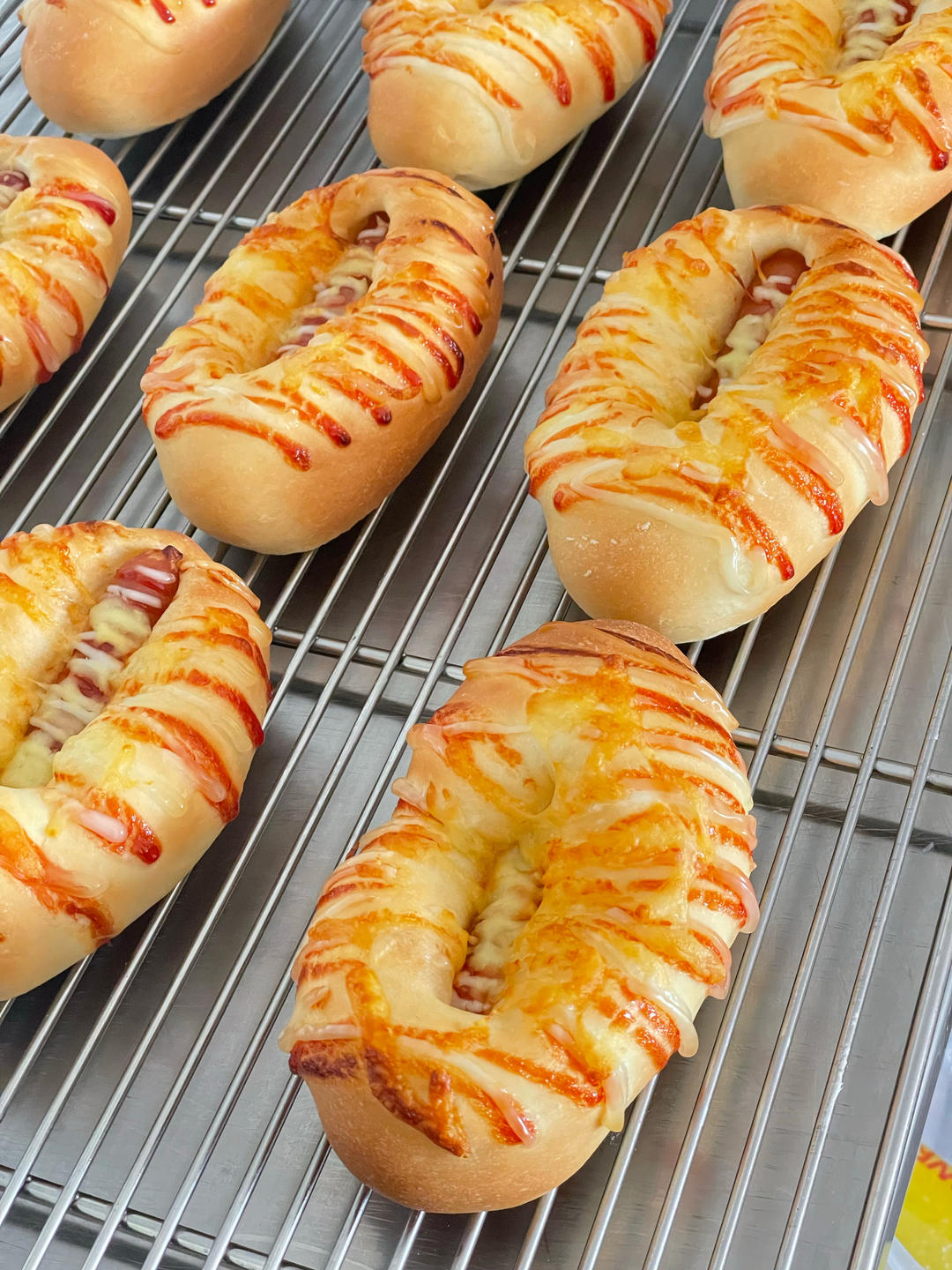 一个面团撑起一家店的台式面包—香肠面包