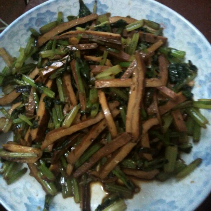 芹菜炒香干