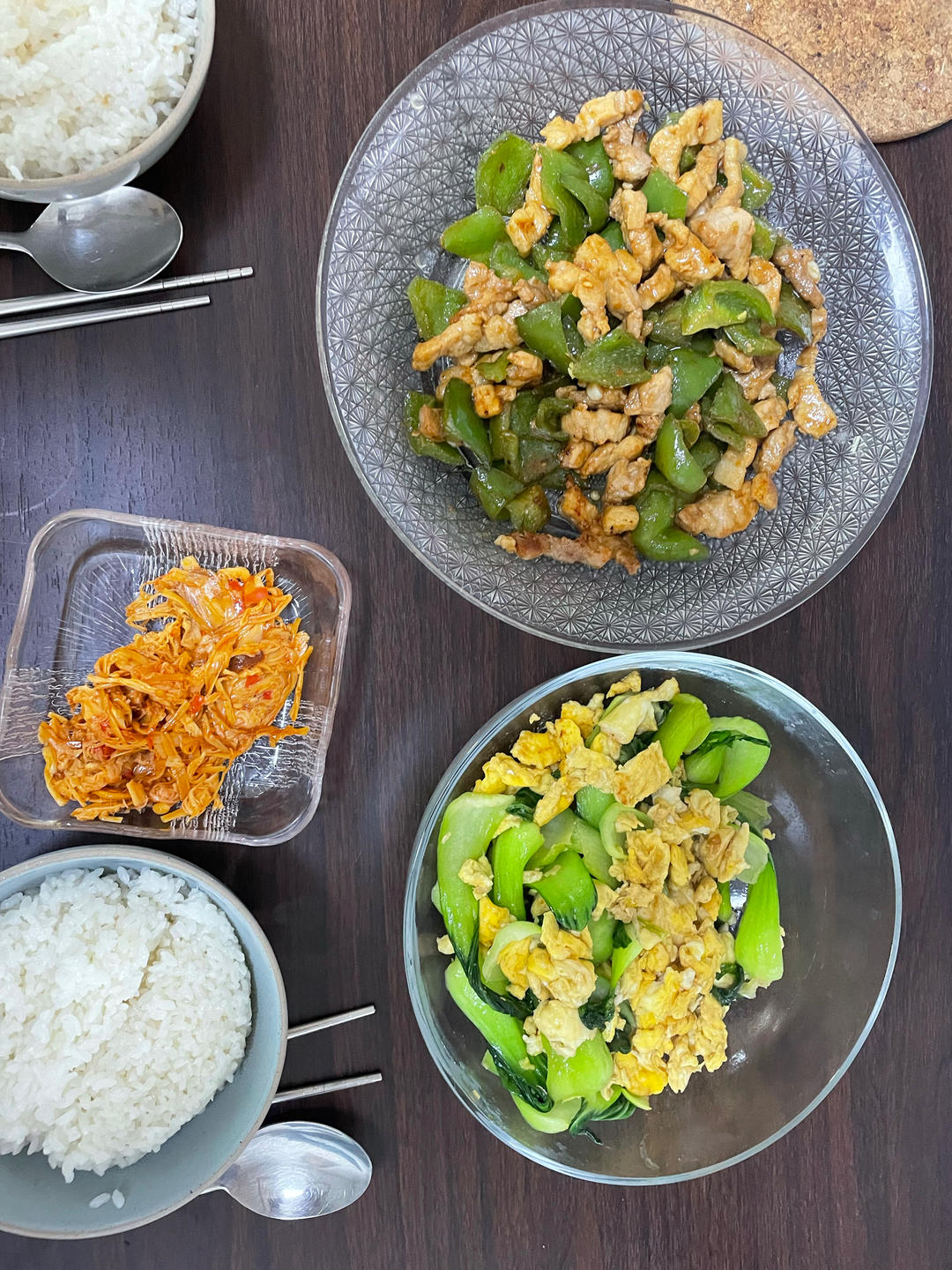 青椒炒五花肉，小心米饭吃多了