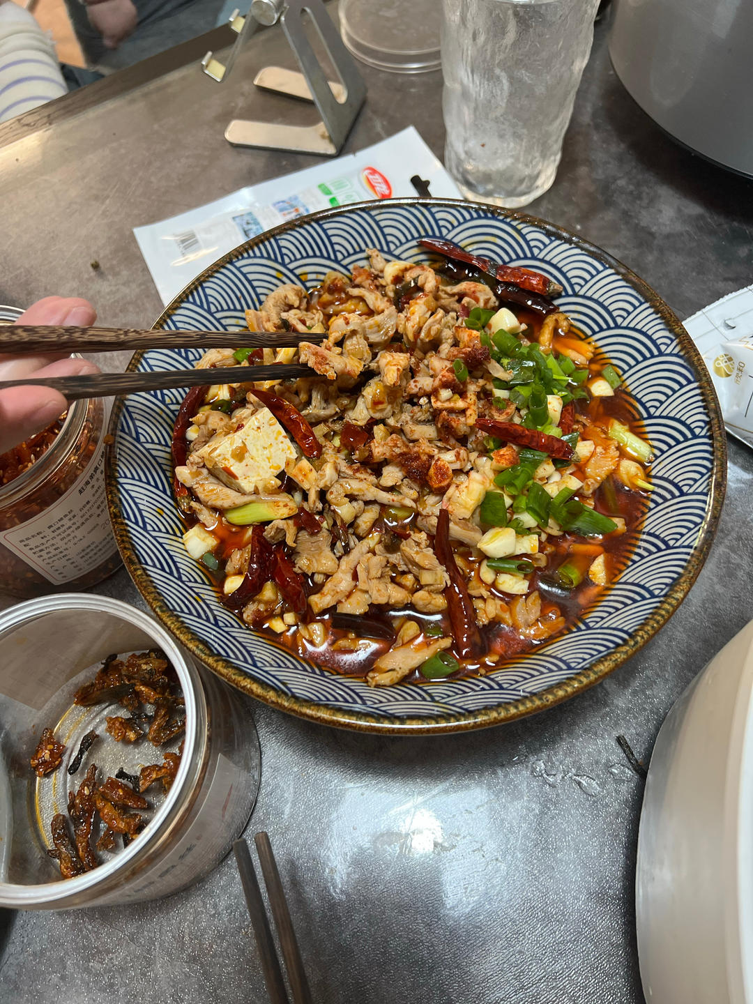 厨师长教你：“水煮鸡丝”的家常做法，香辣入味，下饭必备