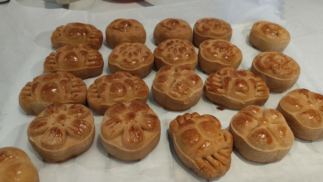 广式月饼—蛋黄莲蓉月饼