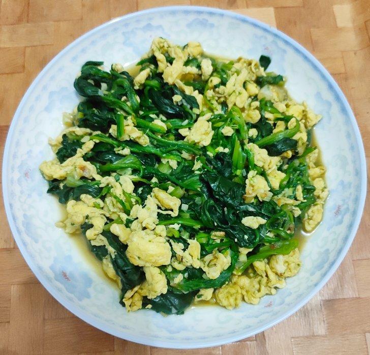 菠菜炒鸡蛋