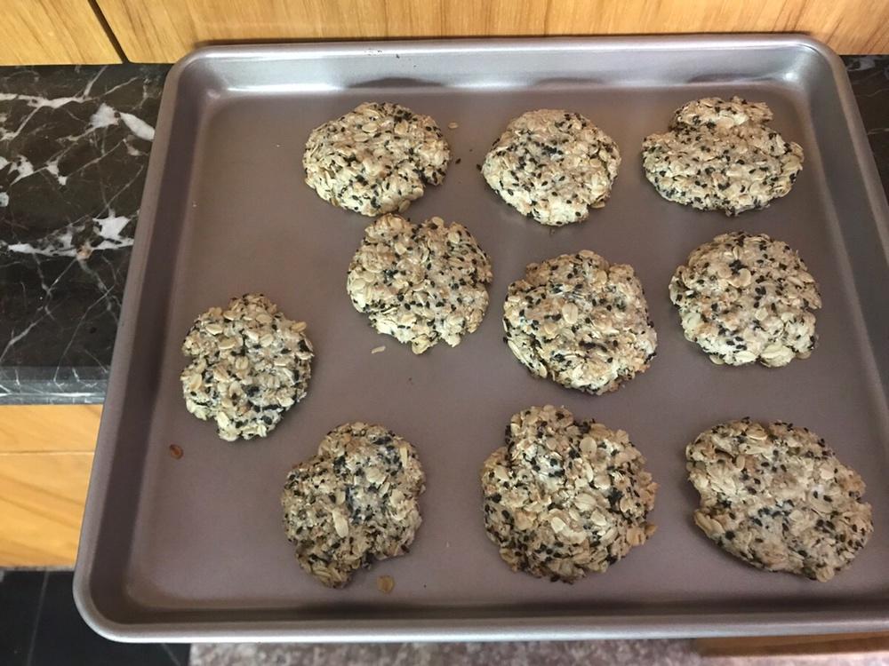 素食:有机燕麦芝麻大饼干