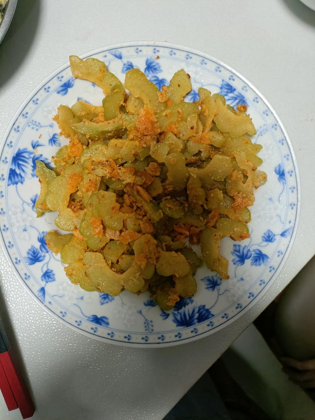 既消除了苦瓜的苦味,还清热降火的咸蛋黄炒苦瓜
