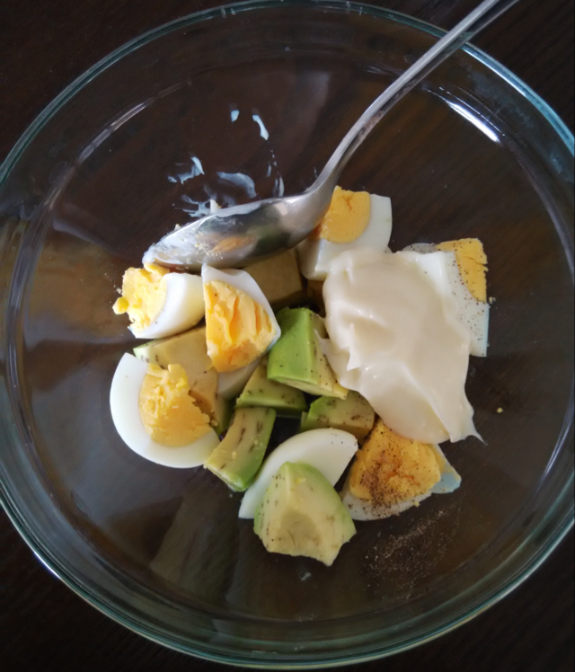 早餐之牛油果鸡蛋沙拉