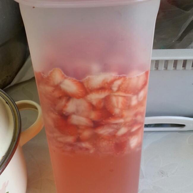 草莓菠萝发酵气体饮料