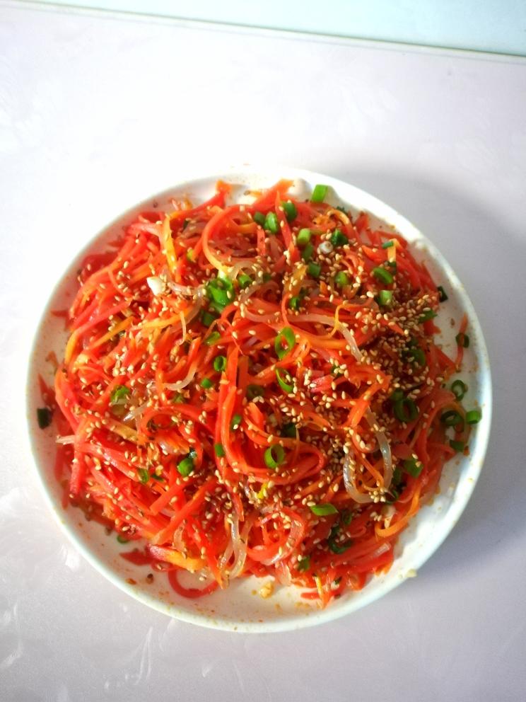凉拌红萝卜丝的做法
