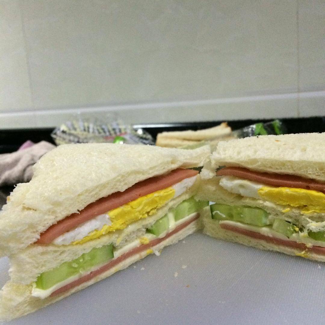 火腿芝士蛋三文治