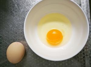 水波蛋黄油盖饭的做法 步骤2