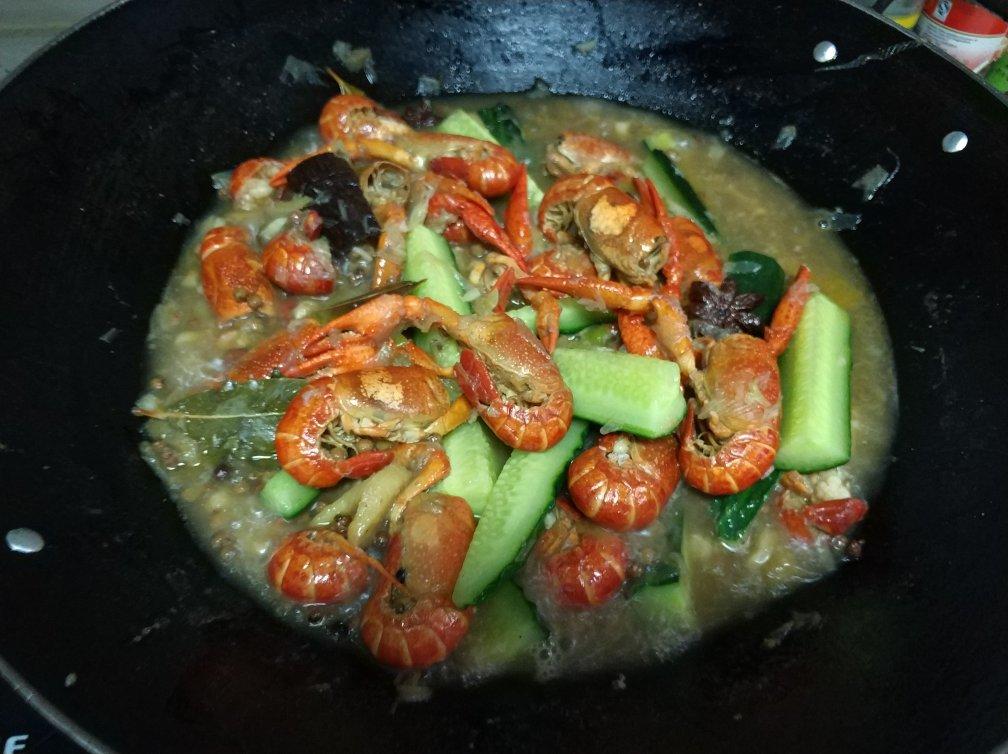 不放火锅底料的麻辣十三香小龙虾（附洗虾去虾线剥虾视频）