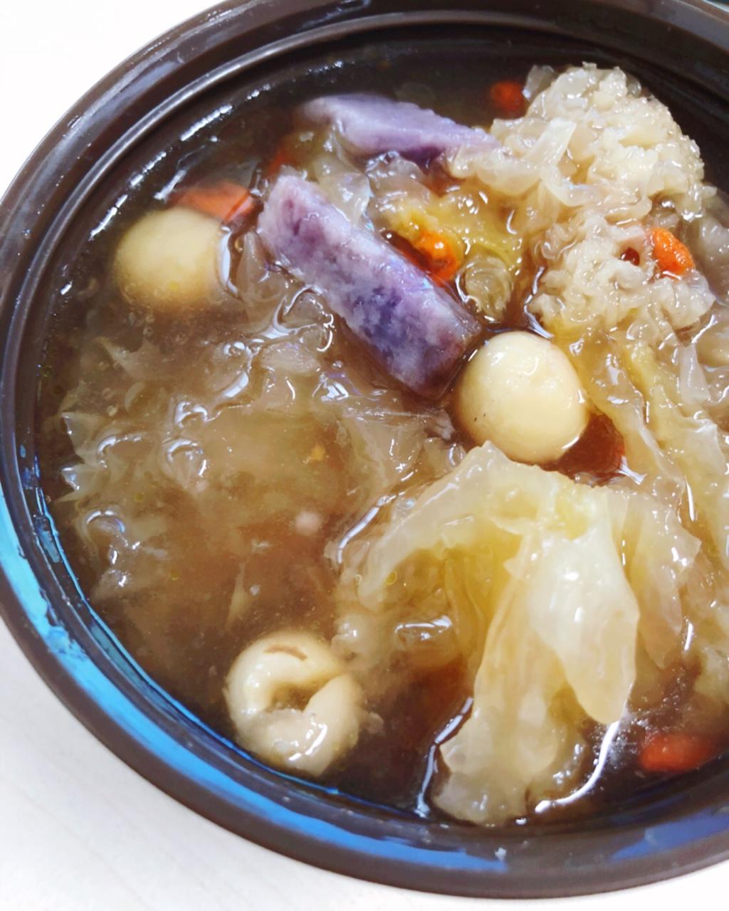 红枣银耳莲子羹