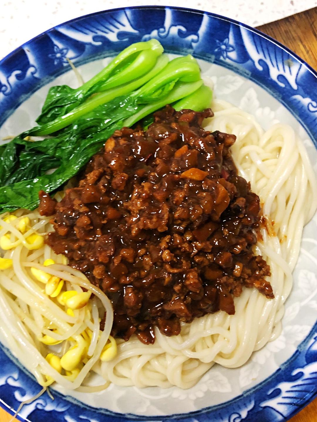 香菇肉酱炸酱面