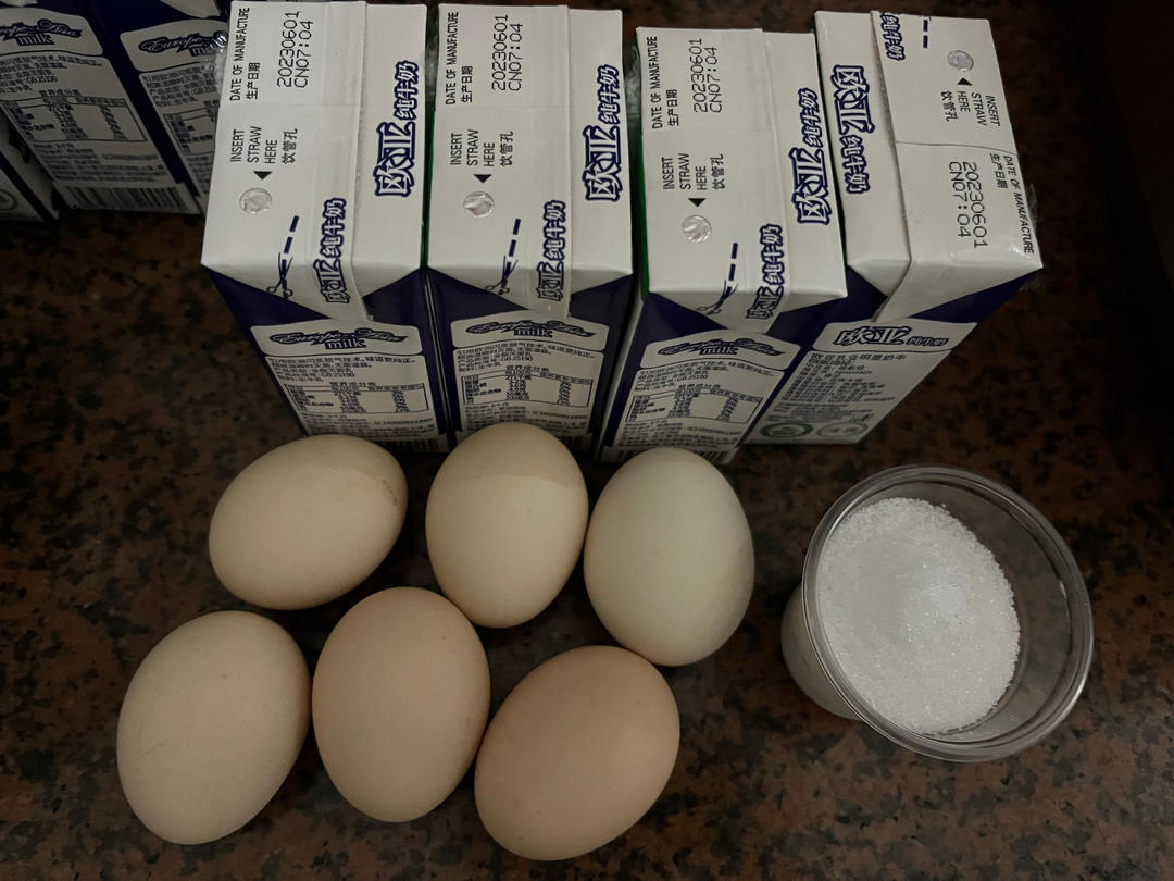 滋润嫩滑的牛奶炖蛋