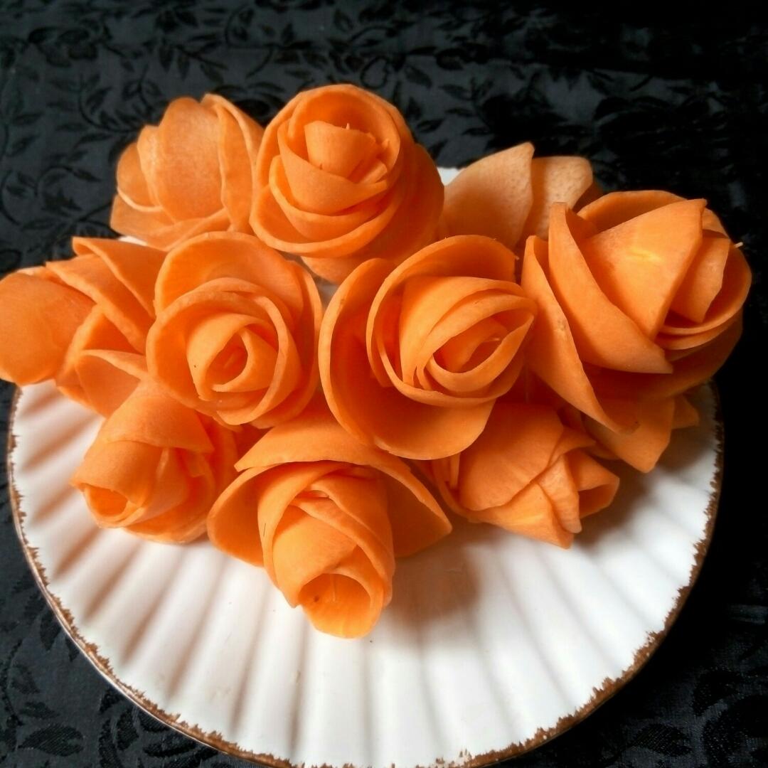 妍妍妈ada做的胡萝卜玫瑰花(创意小盘饰の二)