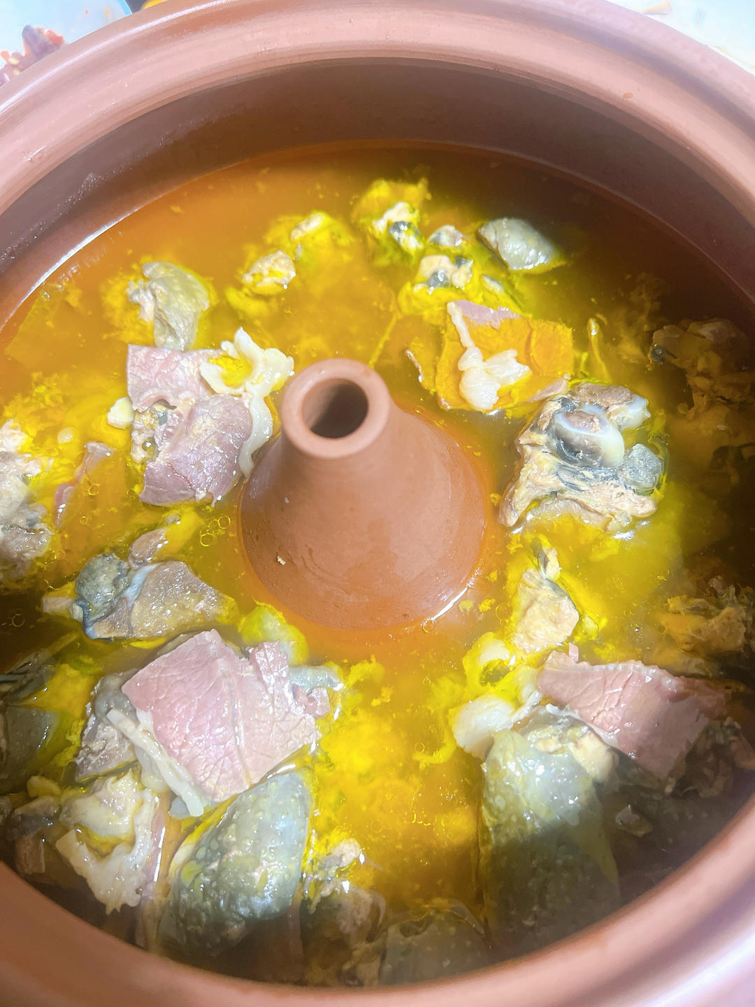 不加一滴水的 云南汽锅鸡