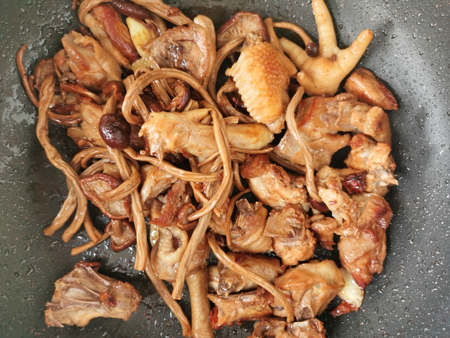茶树菇炒鸡肉