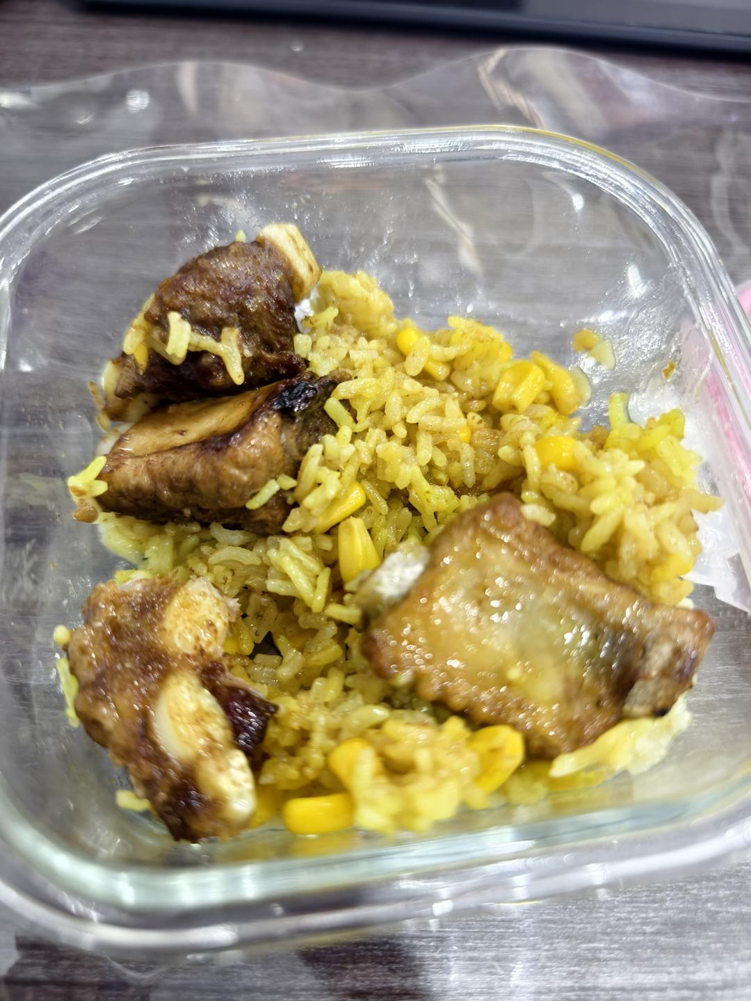 【排骨焖饭】