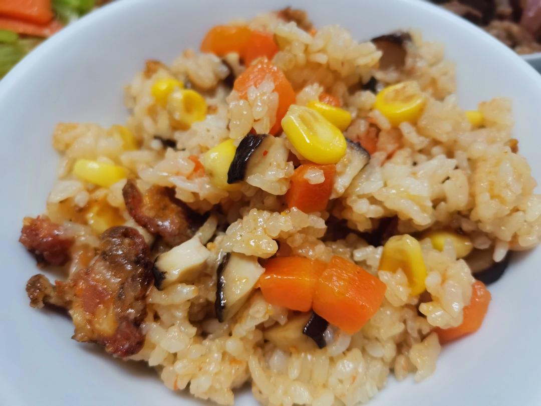 懒人必备～电饭锅腊肠香菇焖饭