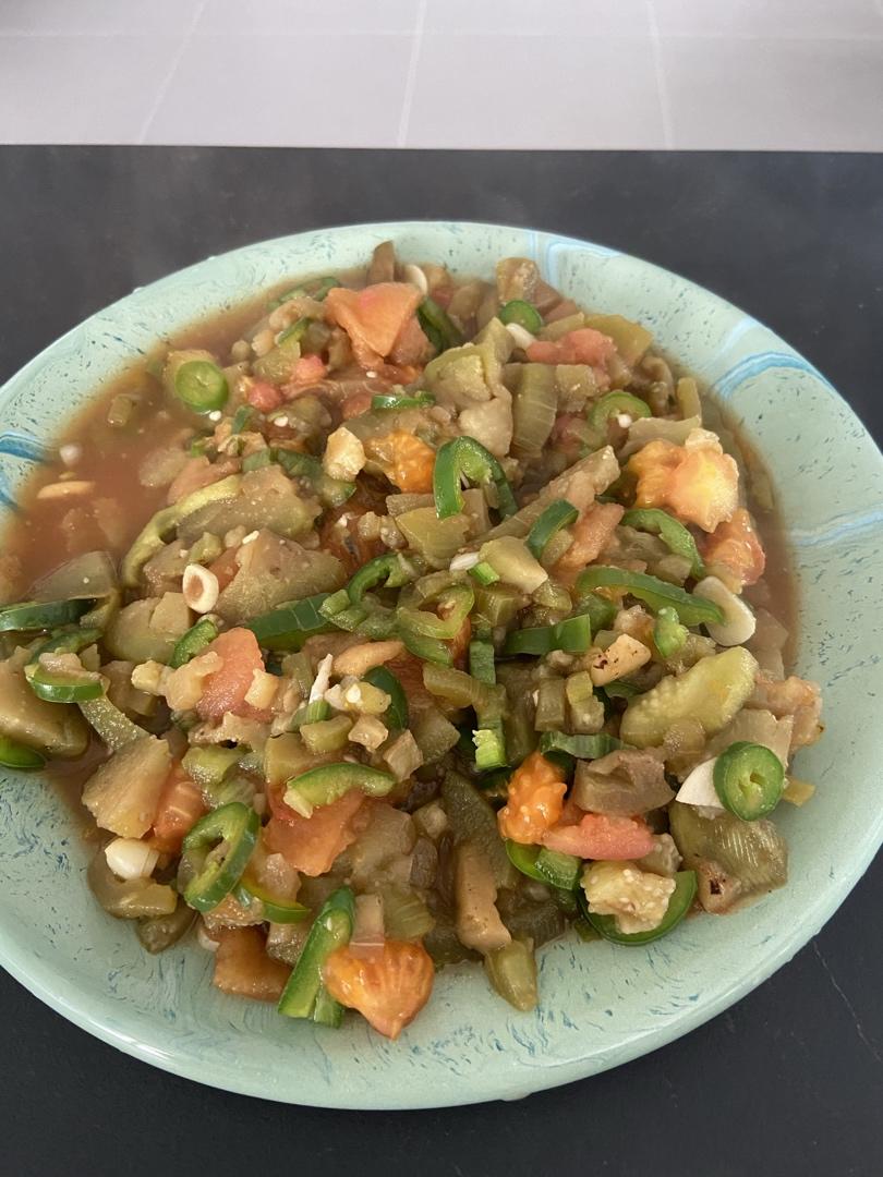 西红柿尖椒炒茄子