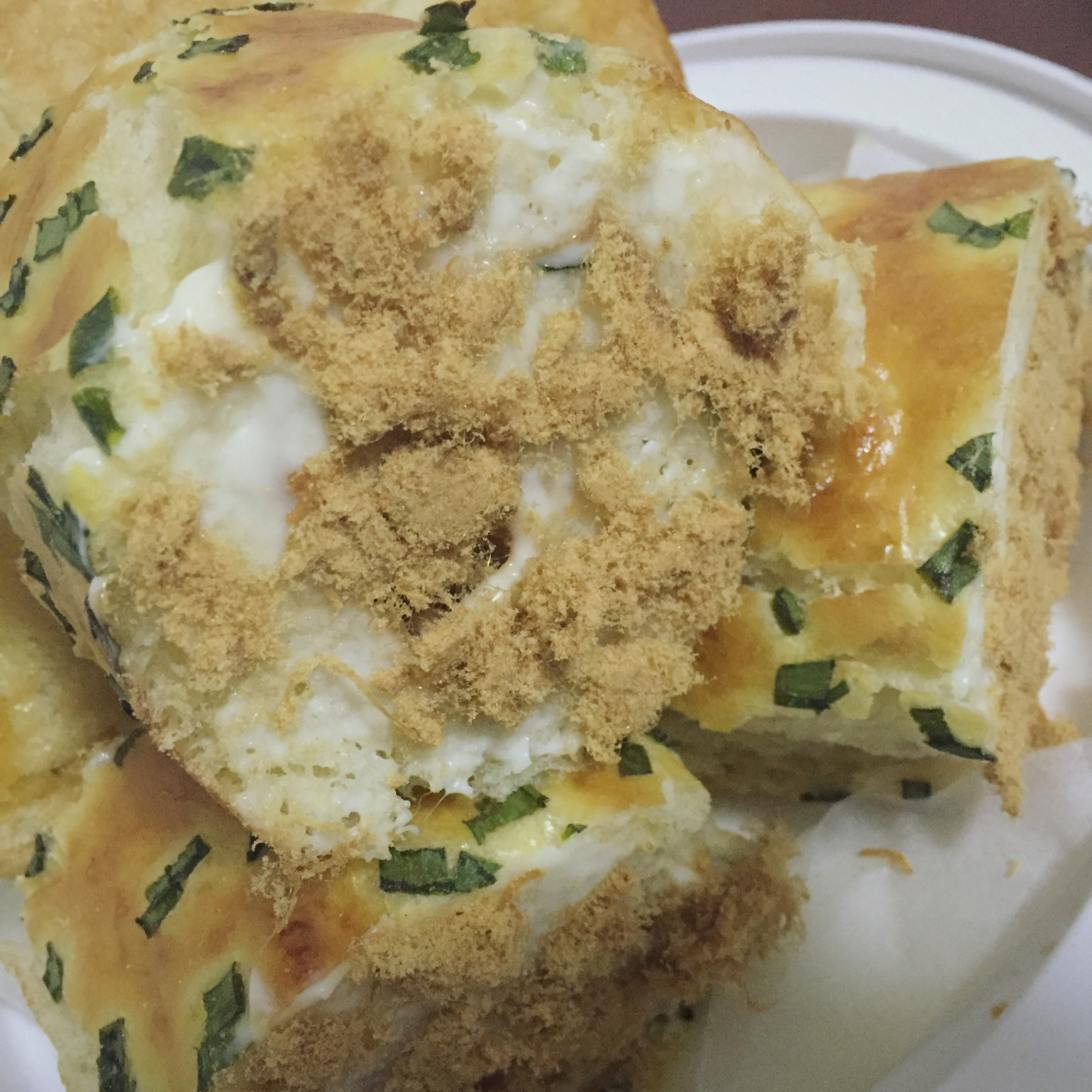 香葱肉松面包卷