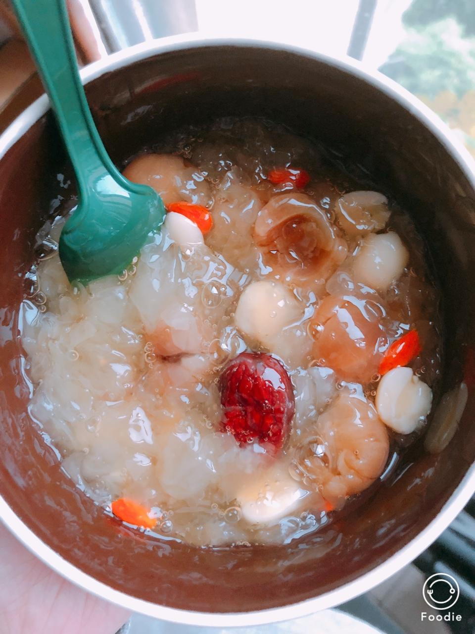 红枣银耳莲子羹
