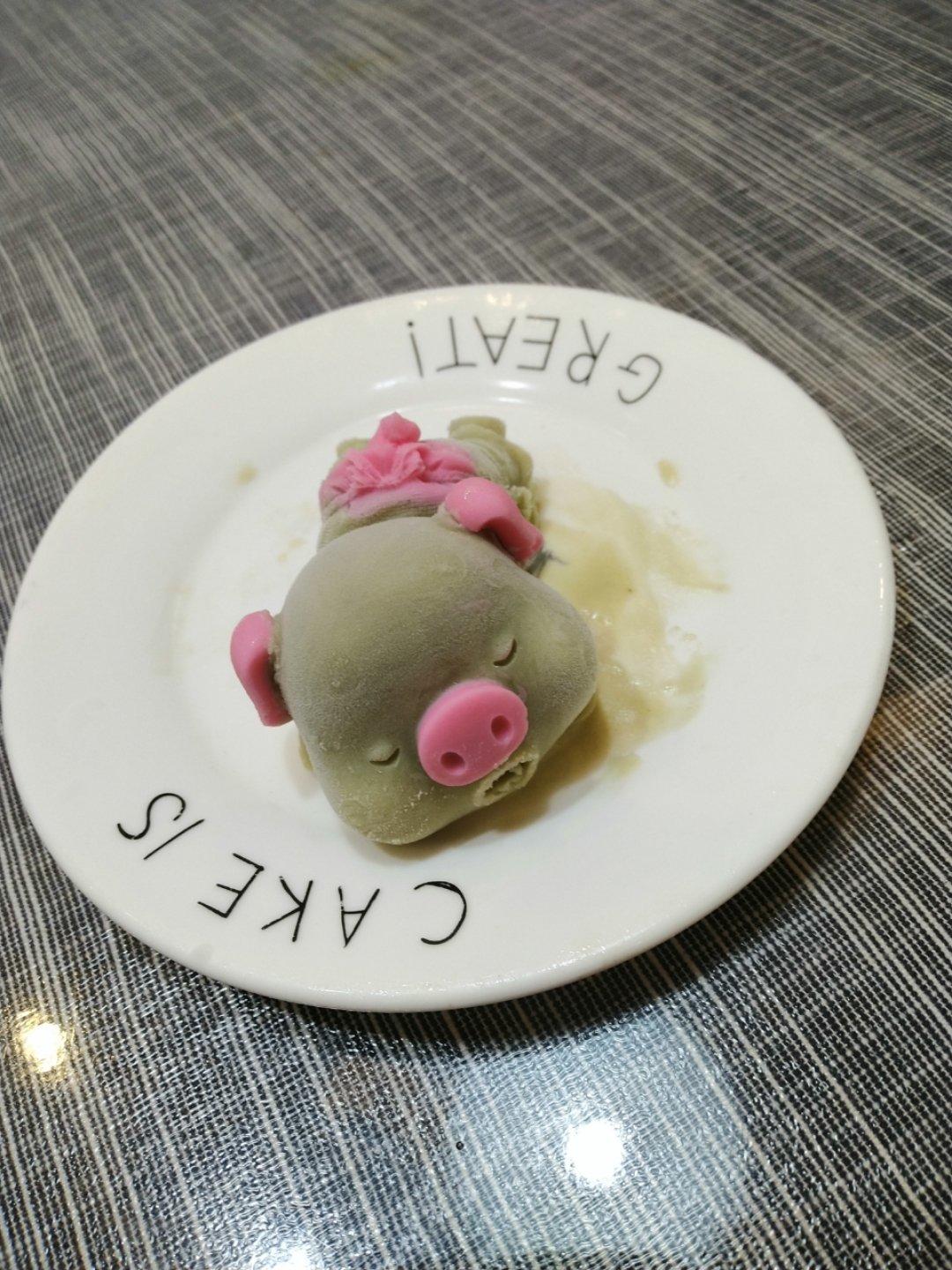 立体慕斯冰激凌蛋糕口水小猪