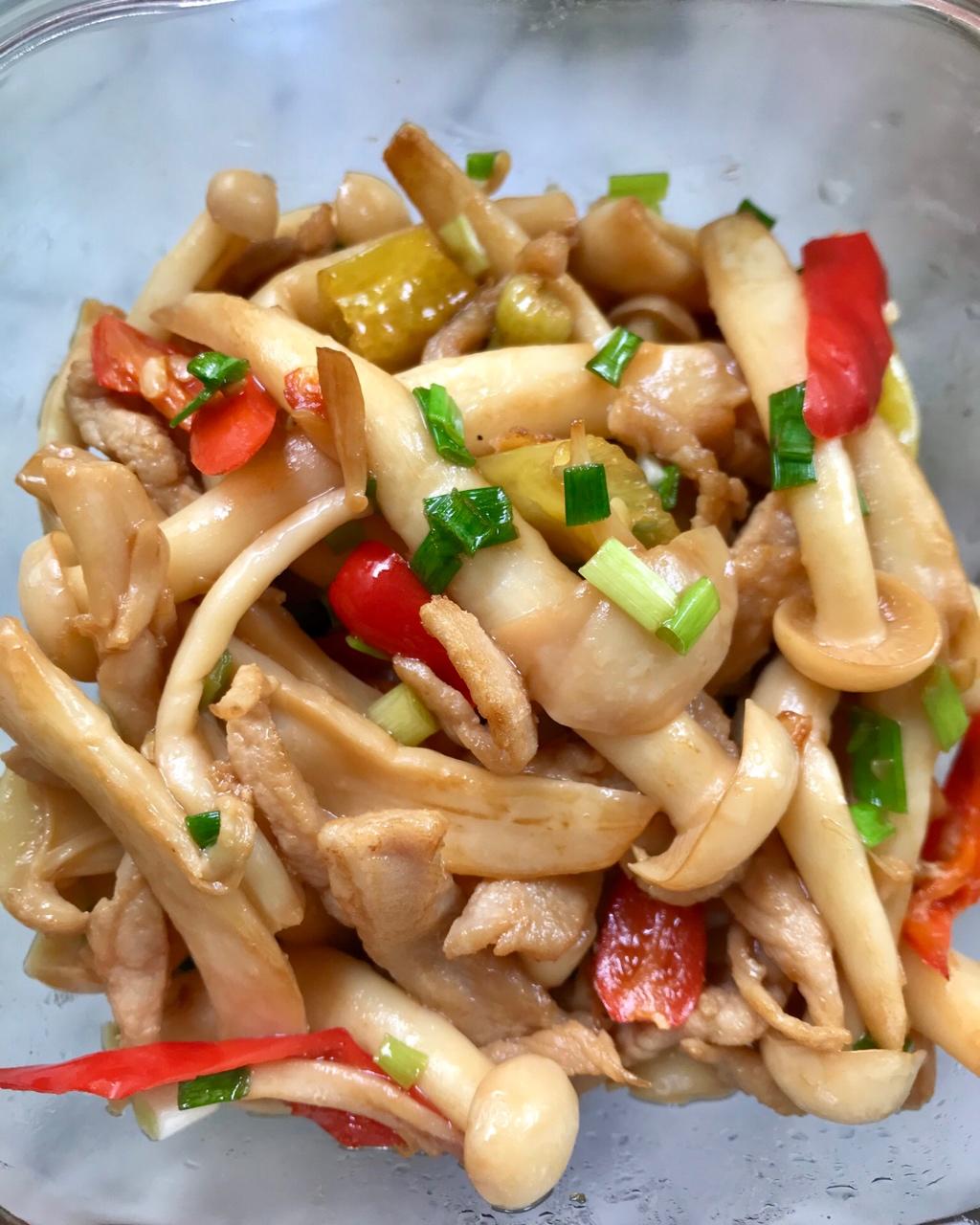 ﹏抱抱熊ゞ做的泡椒海鲜菇炒肉丝