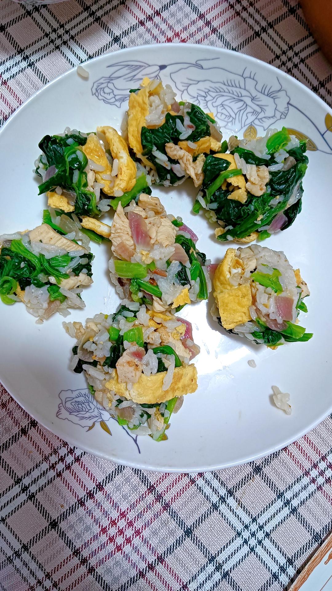 糙米蔬菜鸡肉饭团